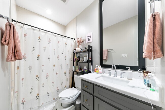 Building Photo - 1807 Dart St