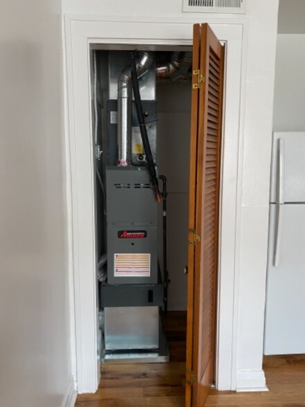 Building Photo - 2325 S Leavitt St