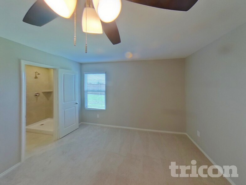 Building Photo - 6445 Middlebury Dr