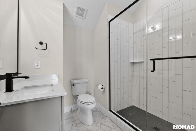 Building Photo - 215 Freeland Ln