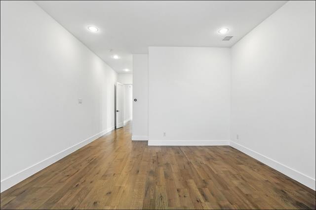 Building Photo - 3523 N Versailles Ave