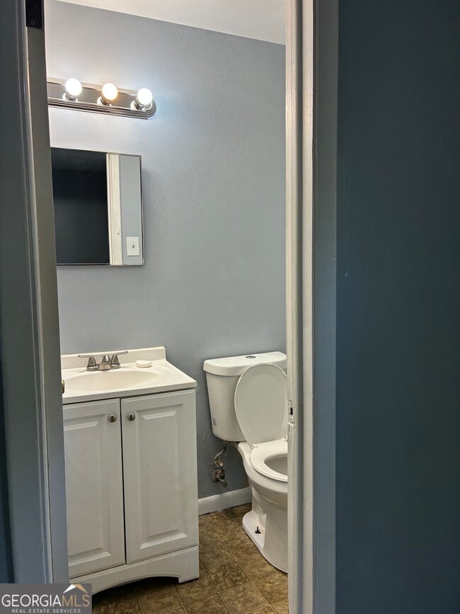 Building Photo - 240 Springside Dr SE