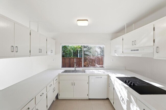 Building Photo - 1201 Weymoth Dr