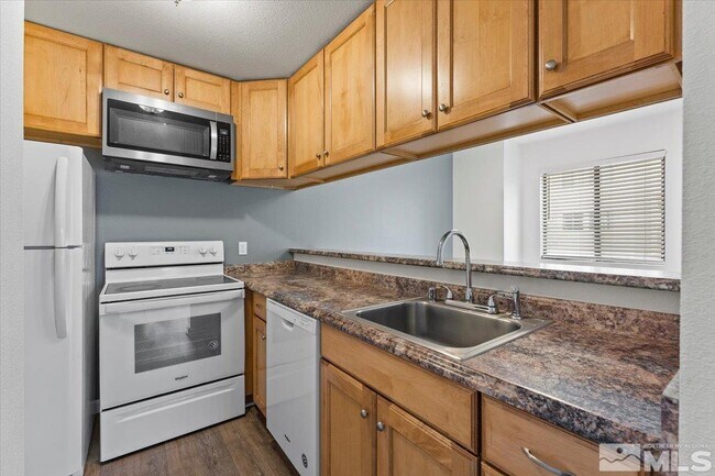 Building Photo - 2700 Plumas St