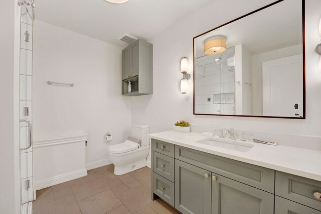 Building Photo - 103 W Chestnut St