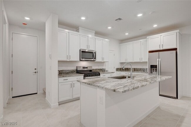 Building Photo - 2537 Monolith St