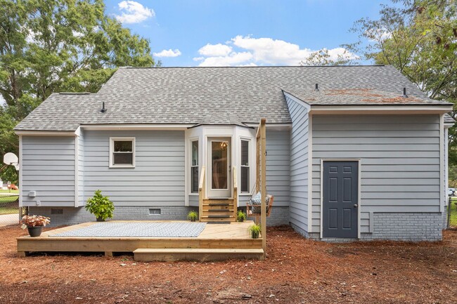 Building Photo - Charming Renovated Knightdale Home with Sp...