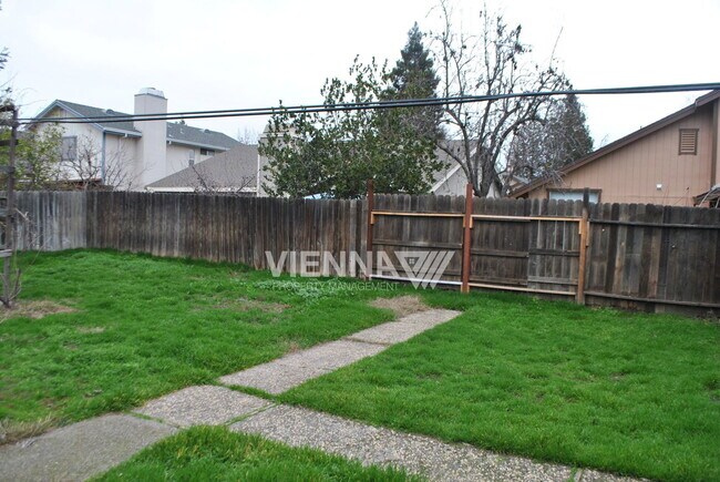 Building Photo - 4073 N Country Dr