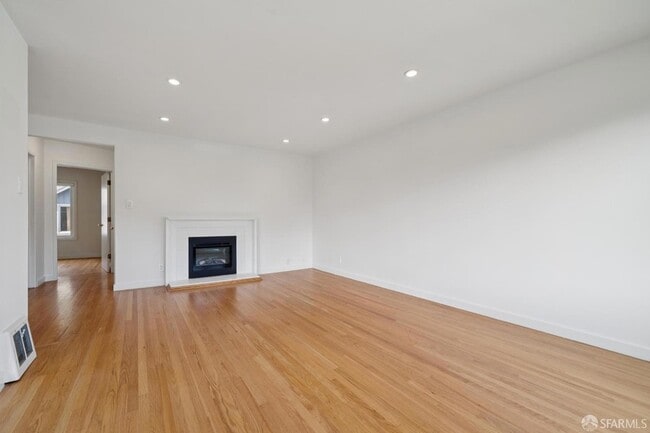 Building Photo - 74 Sunview Dr