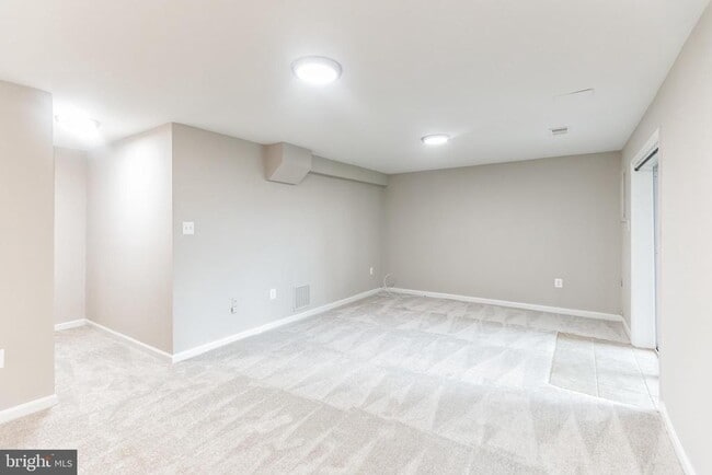 Building Photo - 5335 Lake Cove Ct