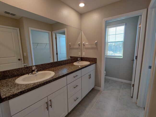 Building Photo - 7115 Samuel Ivy Dr