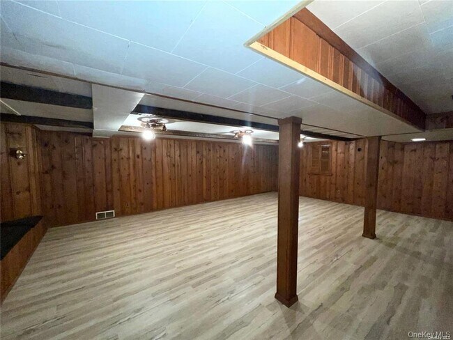 Building Photo - 106 Trumbull Rd