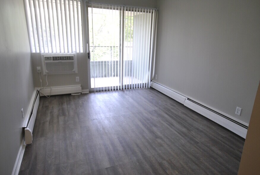 Building Photo - 728 S Main St