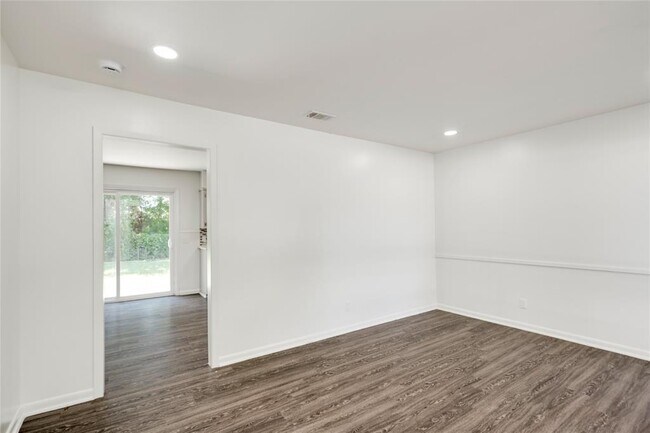 Building Photo - 809 Neans Dr
