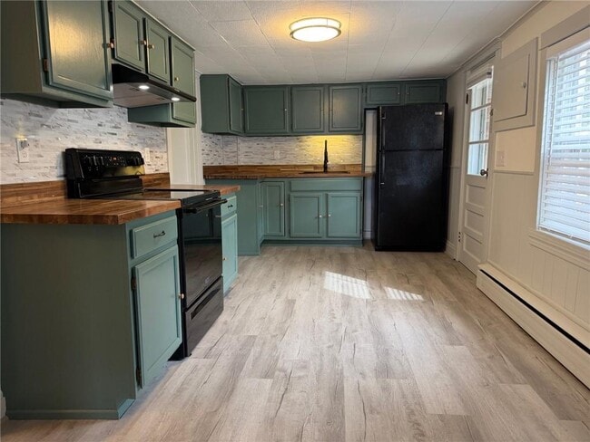 Building Photo - 144 Hopkins Hill Rd