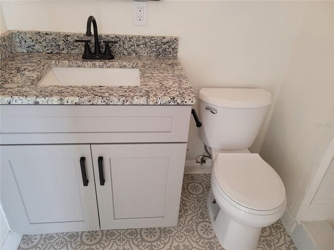 Building Photo - 1236 Dovehill Dr