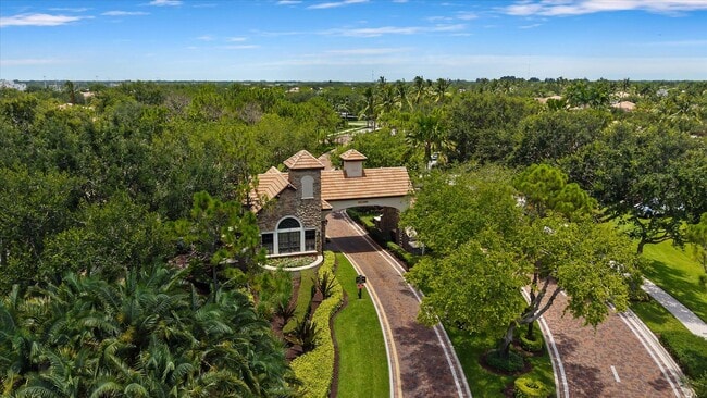 Building Photo - 8882 Hidden Acres Dr