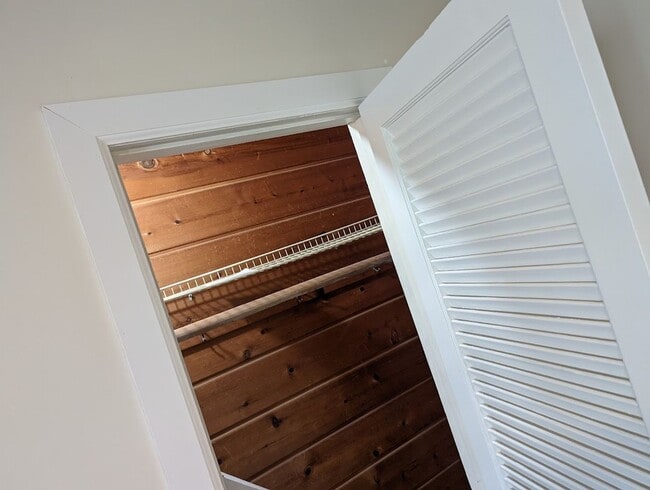 Building Photo - Beachside Studio