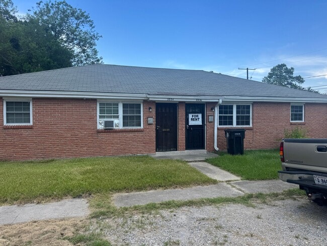 Building Photo - 3336 De Armas St