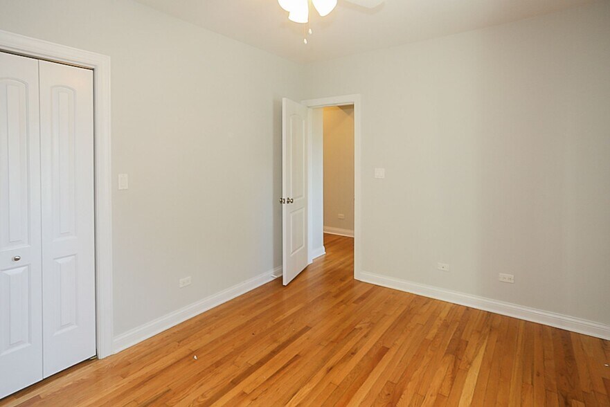 Building Photo - 3810 N Marshfield Ave