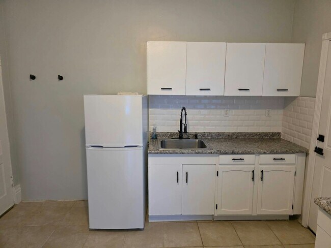 Building Photo - 3611 S Wood St