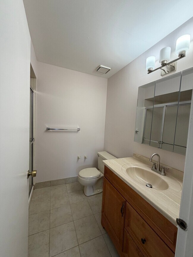 Building Photo - 1409 Green Hollow Dr