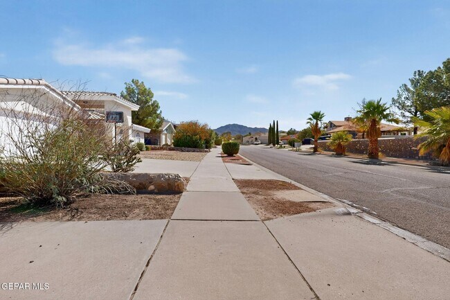 Building Photo - 7419 Mission Viejo Dr