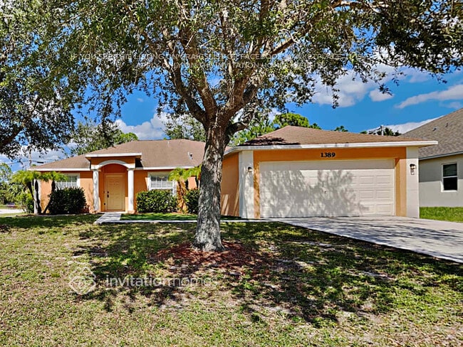 Building Photo - 1389 SW Prairie Cir