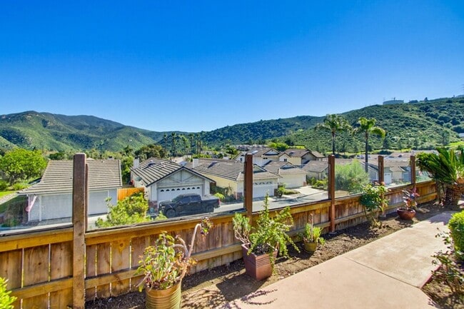 Building Photo - Beautifully Maintained 2 Bed / 2 Bath Home in Gated West Village Community