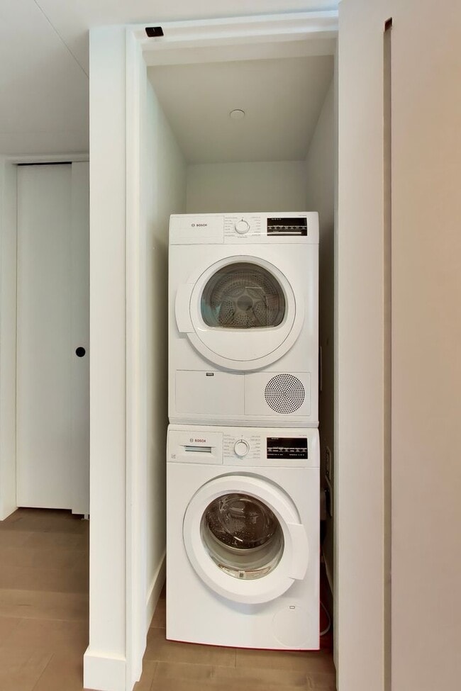 Building Photo - Urban Luxury at SoMa Serif Condos 2BR/2BA | In-Unit Laundry & 24-Hour Security