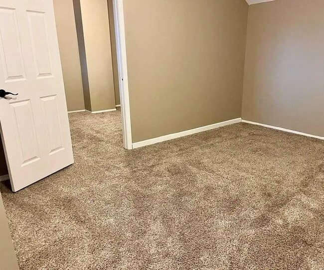 Building Photo - 15650 Stone Crossing Dr