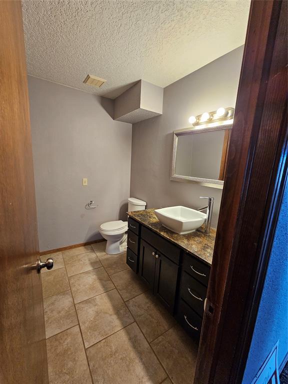 Building Photo - 3200 W Britton Rd