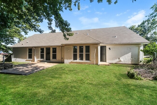 Building Photo - 6800 Cleary Dr