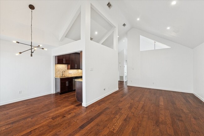 Building Photo - 731 Heights Blvd