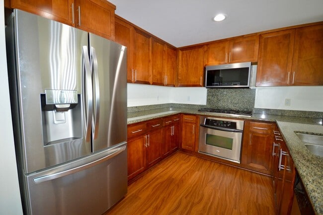 Building Photo - Beautiful 2 Bedroom Apartment in Long Beac...