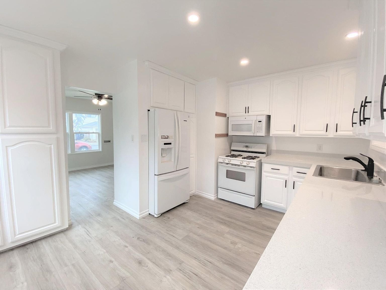 Building Photo - 5148 W 131st St
