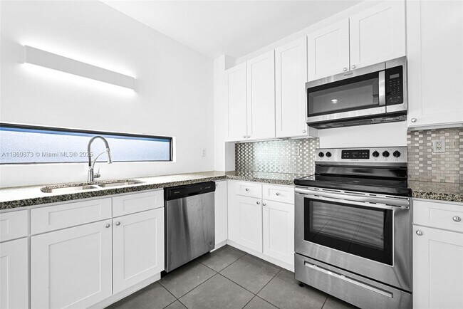 Building Photo - 18750 SW 117th Ave