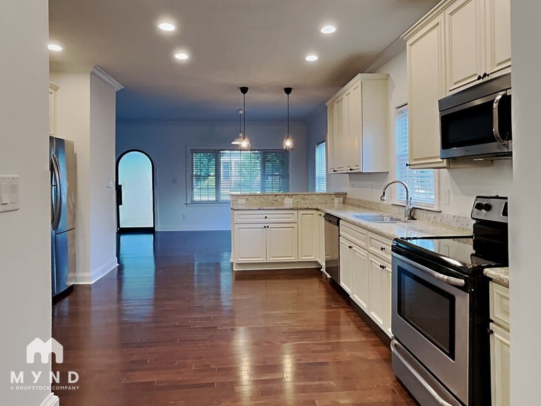 Building Photo - 211 Idlewild Ave