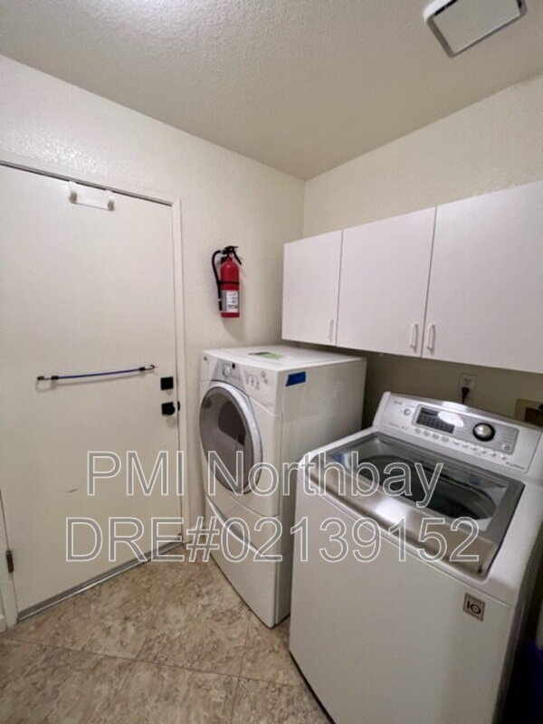 Building Photo - 1465 Wedgewood Ct