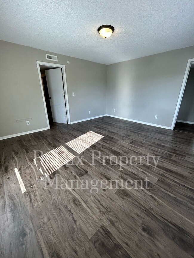 Building Photo - 205 Avon St