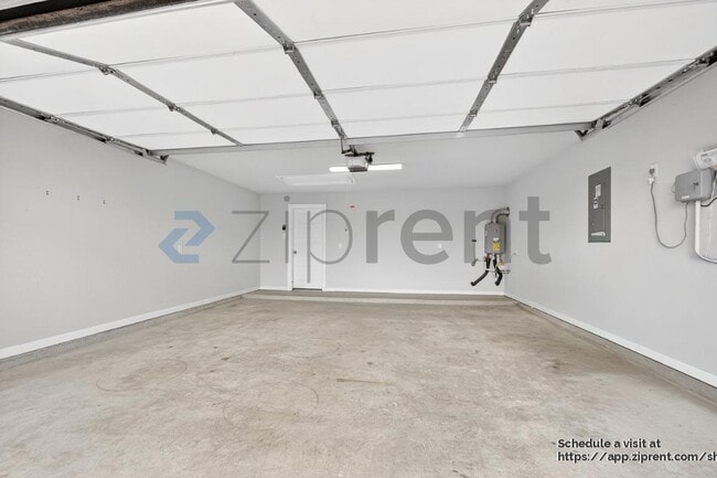 Building Photo - 2900 Blf Crk Dr