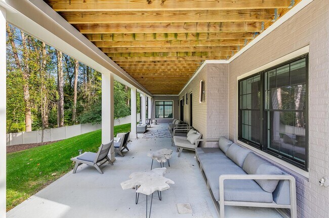 Building Photo - 7002 River Oaks Dr