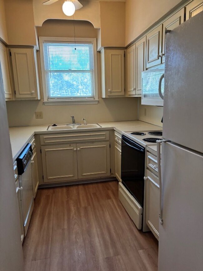 Building Photo - Beautiful; Wynnton Condo