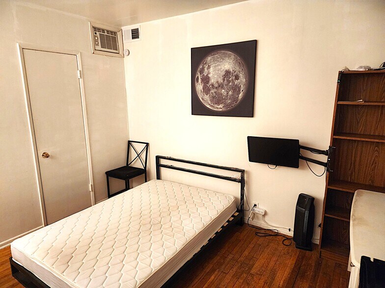 BED - 939 Palms Blvd