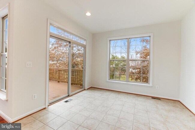 Building Photo - 42639 Chisholm Dr