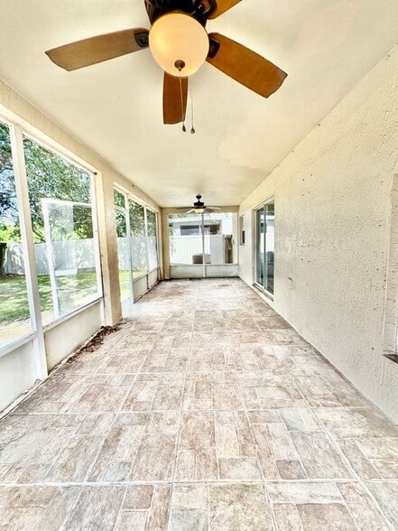 Building Photo - 2015 Canopy Dr