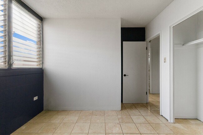 Building Photo - Discover this pet-friendly 2-bedroom condo