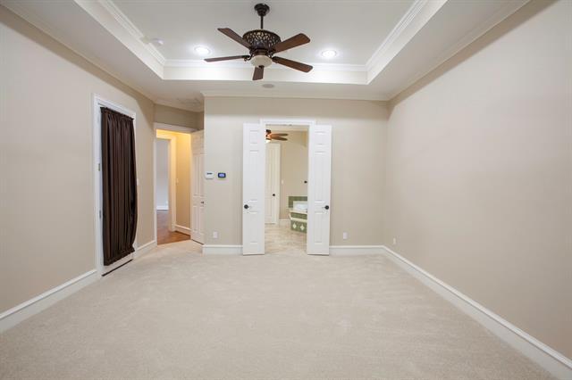 Building Photo - 8100 Rosemont Dr