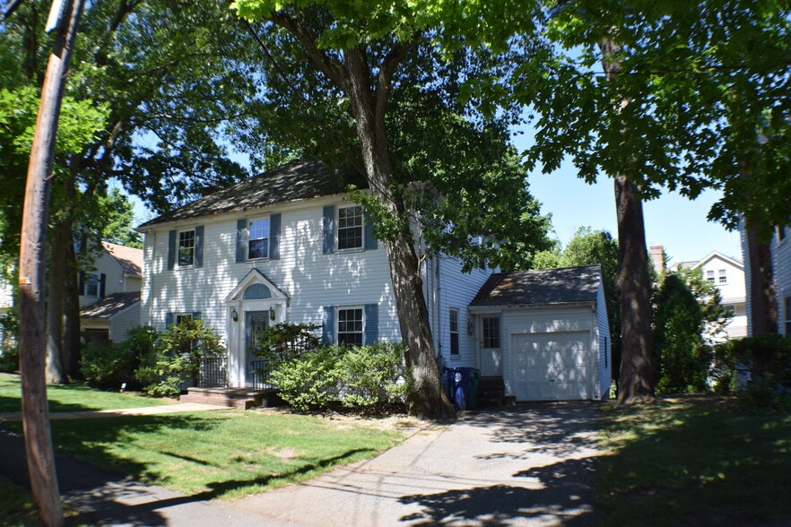 Building Photo - 9 Bertrand Rd