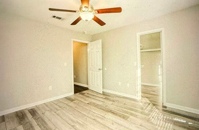 Building Photo - 260 Chestnut Dr